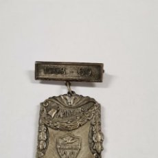 Medallas condecorativas: M-1821. MEDALLA APLICACION TRABAJO VACACIONES EN METAL PLATEADO. 1968-69.