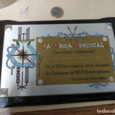 Medallas condecorativas: PLACA LA OBRA SINDICAL ”EDUCACION Y DESCANSO” XX ANIVERSARIO TRAINERAS DE S.E. EL GENERALISIMO. Lote 322752778