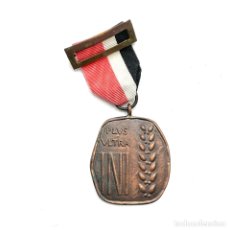 Medallas condecorativas: MEDALLA INSIGNIA ANTIGUA INSTITUTO NACIONAL DE INDUSTRIA - INI - PLUS ULTRA. Lote 333723393