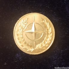 Medallas condecorativas: MONEDA MEDALLA OTAN AFGANISTÁN MISIONES INTERNACIONALES. Lote 341527888