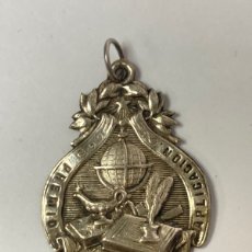 Medallas condecorativas: COLGANTE DE PLATA - PREMIO A LA APLICACIÓN. Lote 365803416