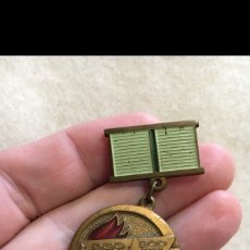 Medallas condecorativas: INSIGNIA SOVIETICA URSS ”AL RESIDENTE DE LENINGRADO SITIADO”. Lote 366427611