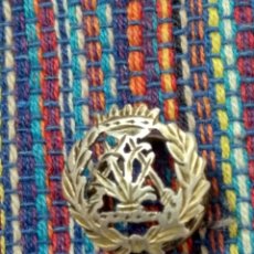 Medallas condecorativas: EST- INSIGNIA DE PLATA A CLASIFICAR CORONA PESO: 1 GRAMO.