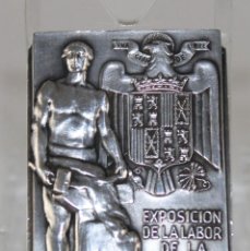 Medallas condecorativas: PLATA. EXPOSICIÓN DE LA LABOR DE LA ARTESANÍA DEL HIERRO. BARCELONA 1940. FIRMADA MARÉS
