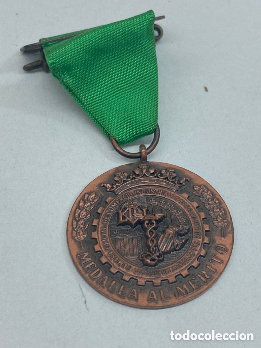 Medallas condecorativas: Broche Medalla al m&eacute;rito - Foto 1