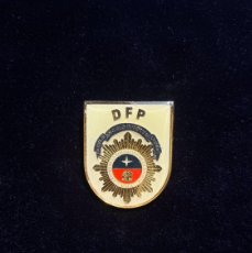 Medallas condecorativas: INSIGNIA ESMALTADA PERMANENCIA ACADEMIA POLICIA ARMADA CENTRO DE FORMACIÓN ÁVILA. Lote 402081749