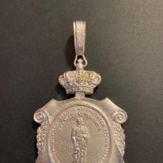 Medallas condecorativas: MEDALLÓN DE LA REAL ACADEMIA DE MEDICINA Y CIRUGÍA DE LA CIUDAD DE SEVILLA.