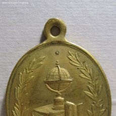 Medallas condecorativas: ANTIGUA MEDALLA PREMIO AL MÉRITO. 3,5 X 2,8 CM. FINAL SIGLO XIX.