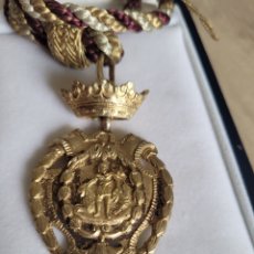 Medallas condecorativas: MEDALLA DE ALCALDE DE AYUNTAMIENTO CÁDIZ. PLATA DORADA . EXCELENTE . ANTIGUA . ESTUCHE.