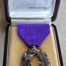 Medallas condecorativas: MEDALLA CONDECORACIÓN ORDEN DE LAS PALMAS ACADÉMICAS (FRANCIA) - PLATA Y RUBÍS - ARTHUS BERTRAND .