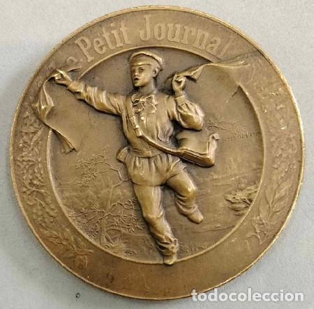 Medallas condecorativas: PETIT JOURNAL MEDALLA-1545 - Foto 1