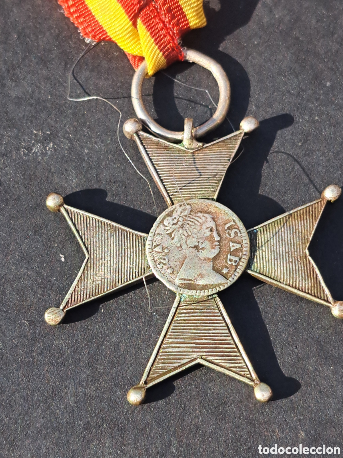 Medallas condecorativas: Medalla con figura de Isabel 2&deg; - Foto 2