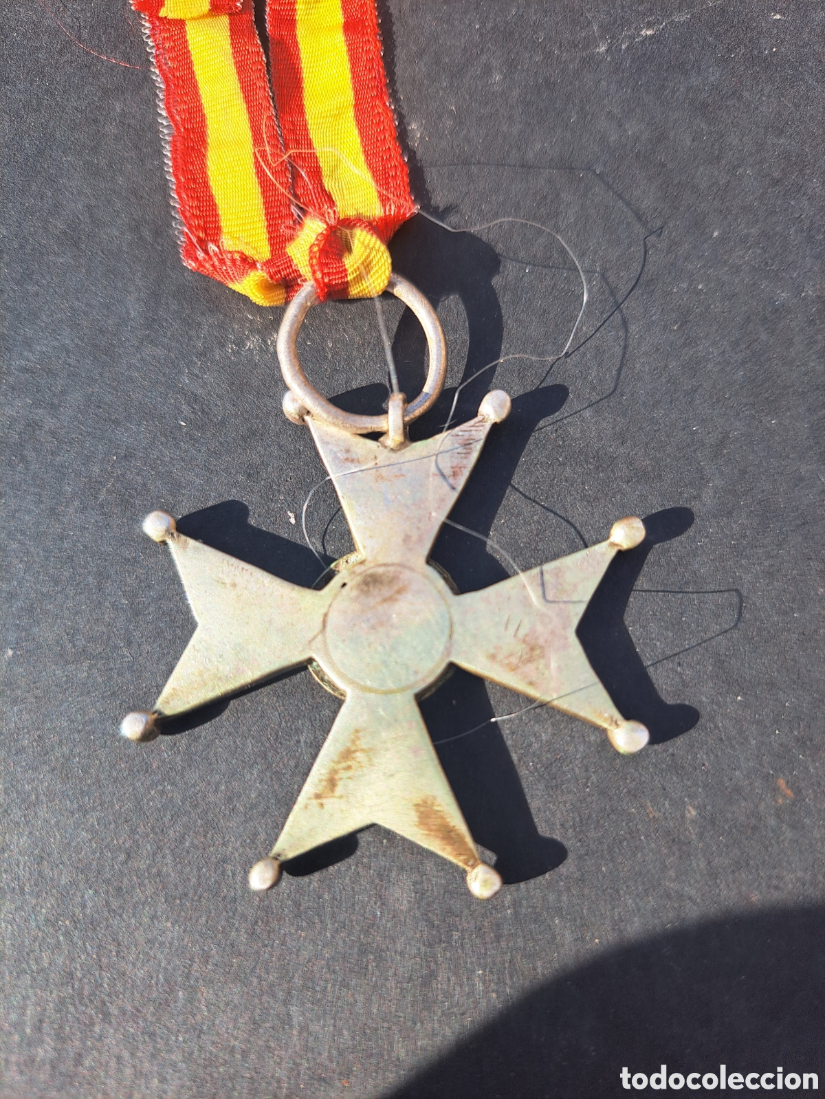 Medallas condecorativas: Medalla con figura de Isabel 2&deg; - Foto 3