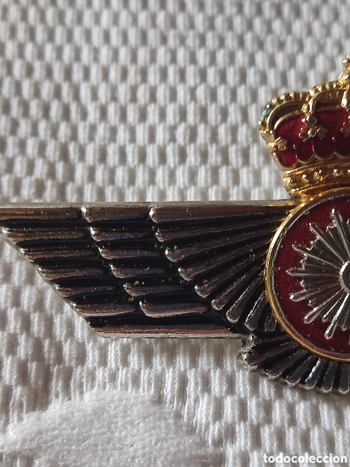 Medallas condecorativas: Insignia militar con esmalte rojo - Foto 4