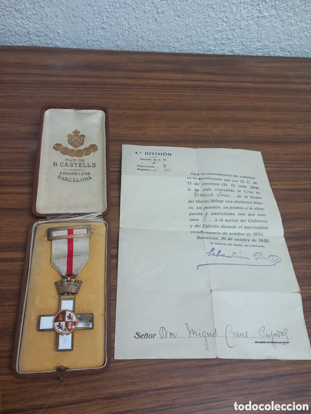 Medallas condecorativas: CRUZ PRIMERA CLASE MERITO MILITAR DISTINTIVO BLANCO REPUBLICA EN CAJA CASTELLS Y DOCUMENTACION ORIGI