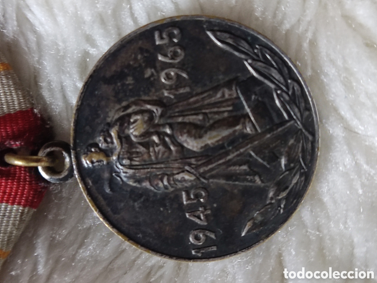 Medallas condecorativas: Medalla sovi&eacute;tica 1945-1965 - Foto 3