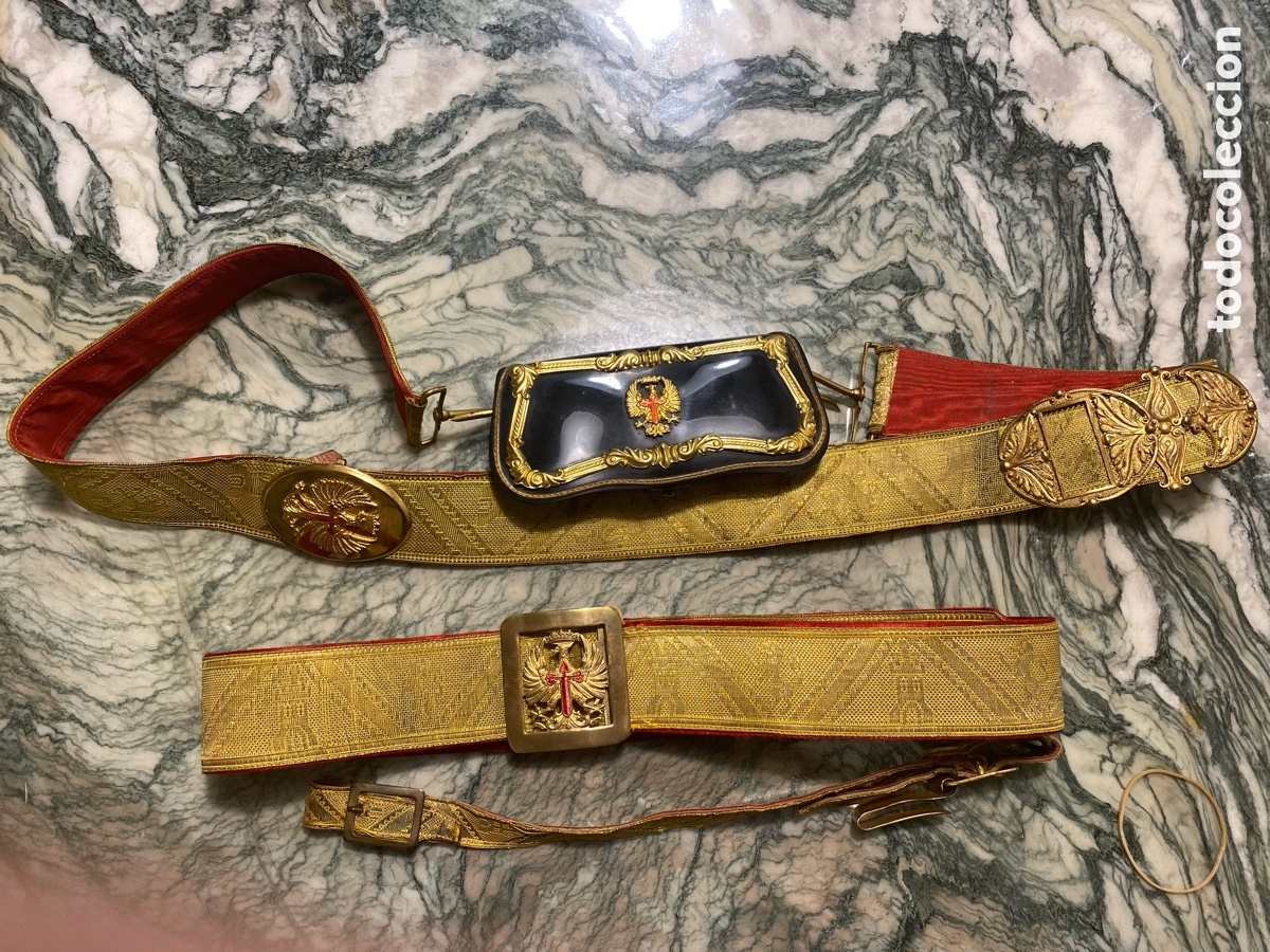 Medallas condecorativas: Correaje de gala de oficial del ej&eacute;rcito espa&ntilde;ol en tiempos de Franco.