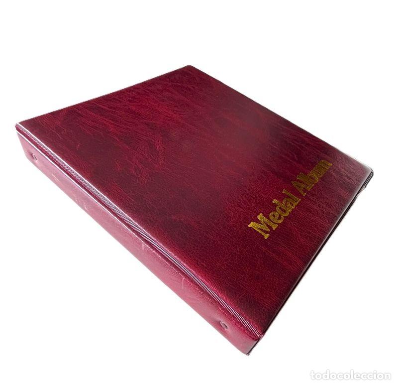Medallas condecorativas: &Aacute;LBUM PVC PARA COLECCI&Oacute;N DE MEDALLAS. 6 COMPARTIMENTOS EN 6 P&Aacute;GINAS PARA 36 MEDALLAS. ROJO (LIB 71)