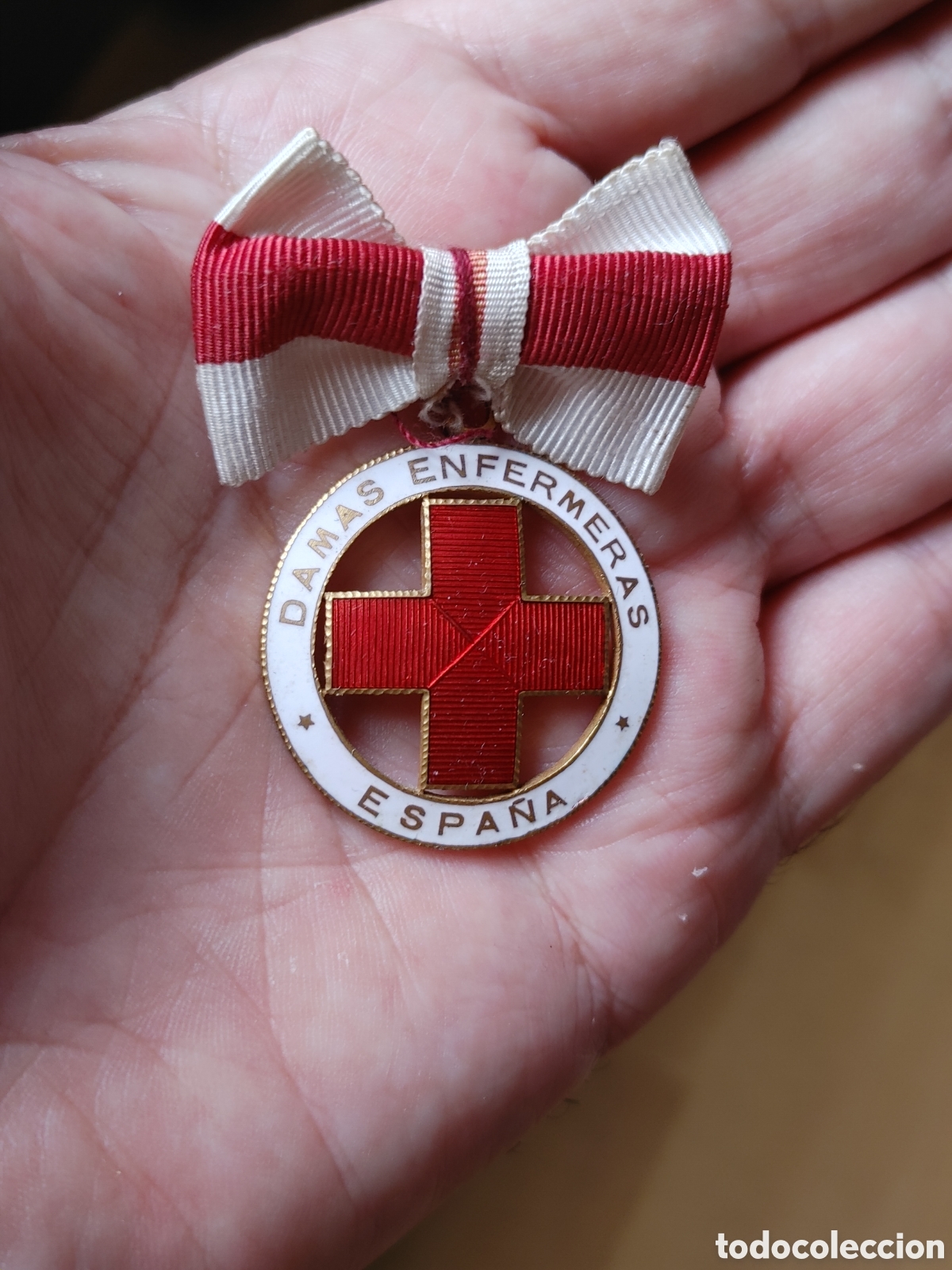 Medallas condecorativas: MEDALLA ESMALTADA DAMAS ENFERMERAS. ESPA&Ntilde;A. CRUZ ROJA. NUMERADA.