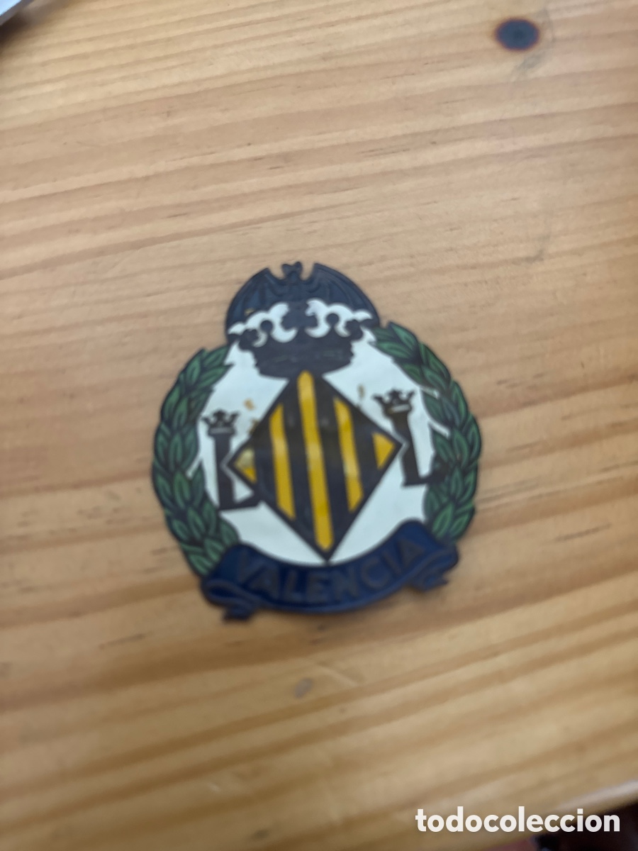 Medallas condecorativas: Esta es una antigua insignia met&aacute;lica del escudo de la ciudad de Valencia