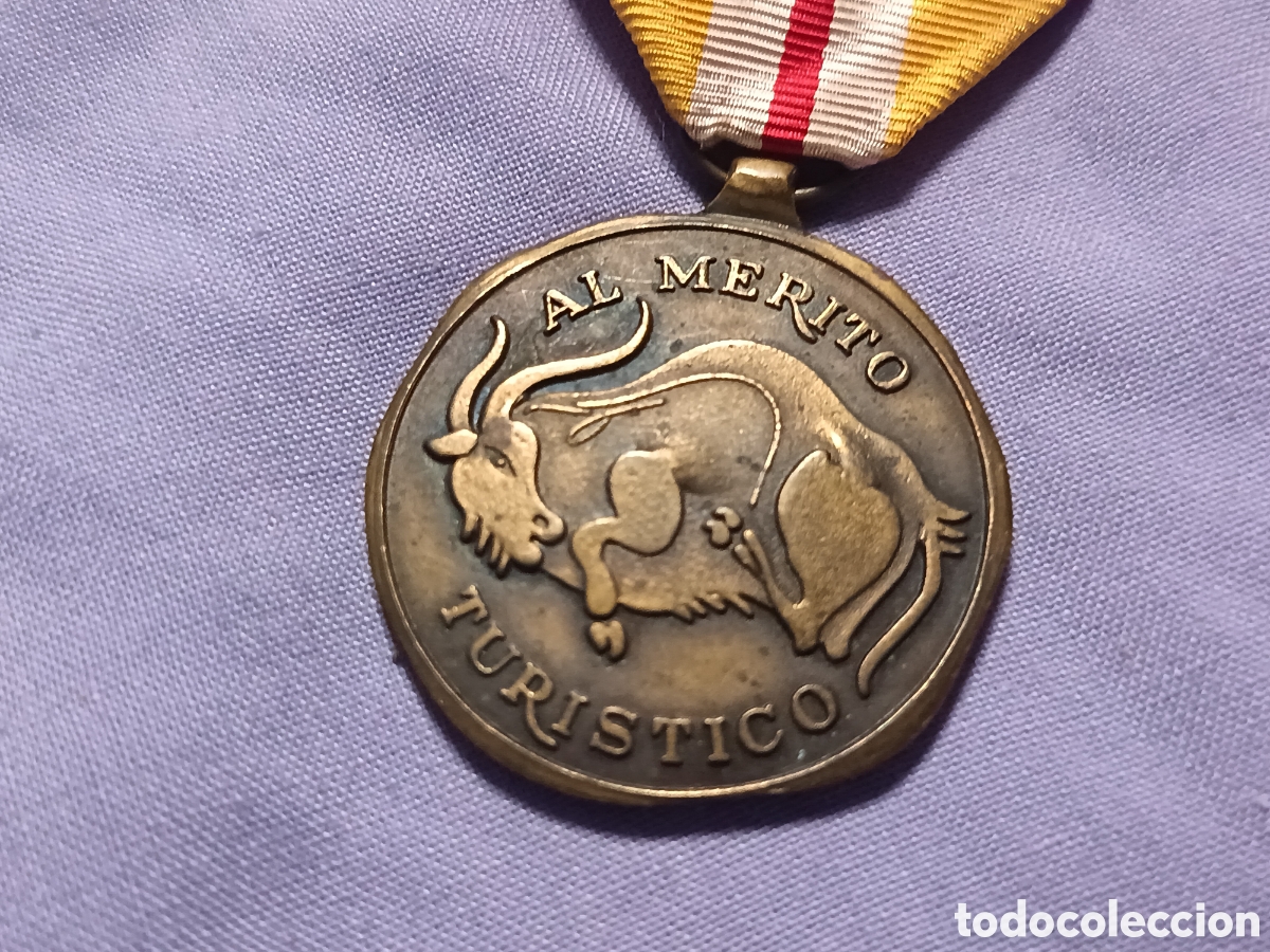 Medallas condecorativas: , MEDALLA AL MERITO TURISTICO