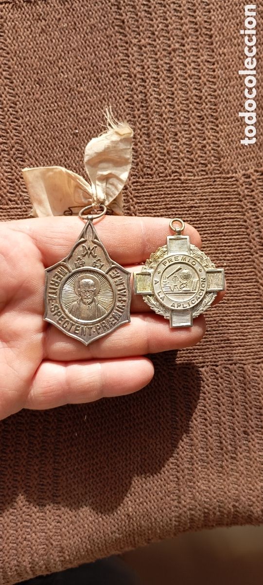 Medallas condecorativas: Medallas al m&eacute;rito a&ntilde;os 40. Interesante lote