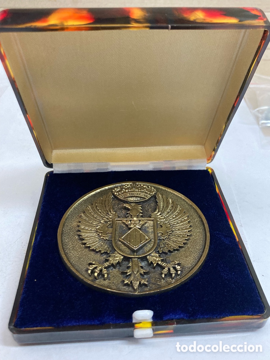 Medallas condecorativas: Medalla de bronce Capitan&iacute;a General de la III Regi&oacute;n Militar Levante.