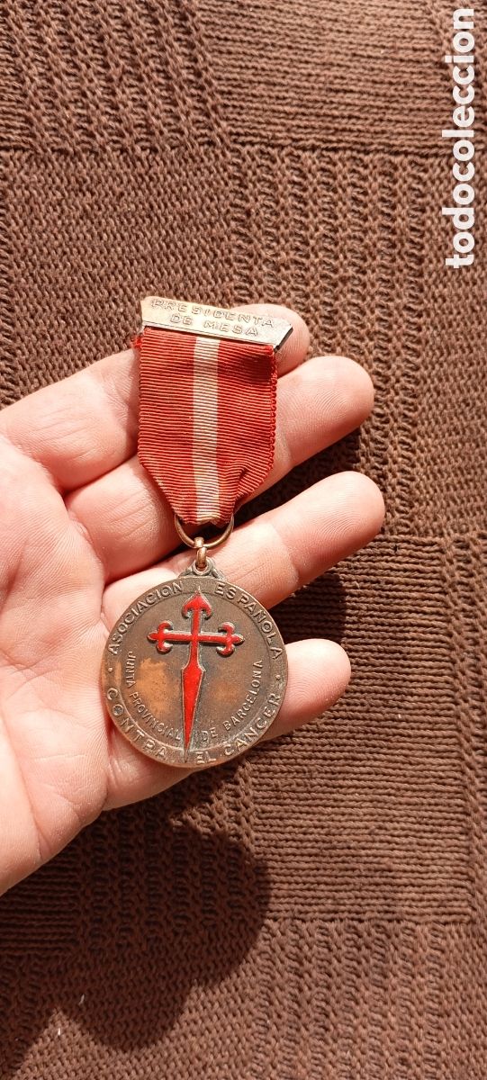 Medallas condecorativas: Cruz roja Espa&ntilde;ola insignia Presidenta de mesa