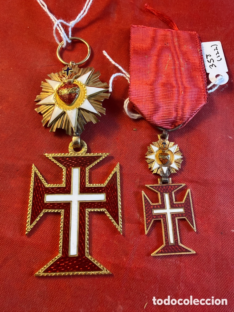 Medallas condecorativas: Dos insignias de la Orden Militar de Cristo, Portugal en oro y esmalte