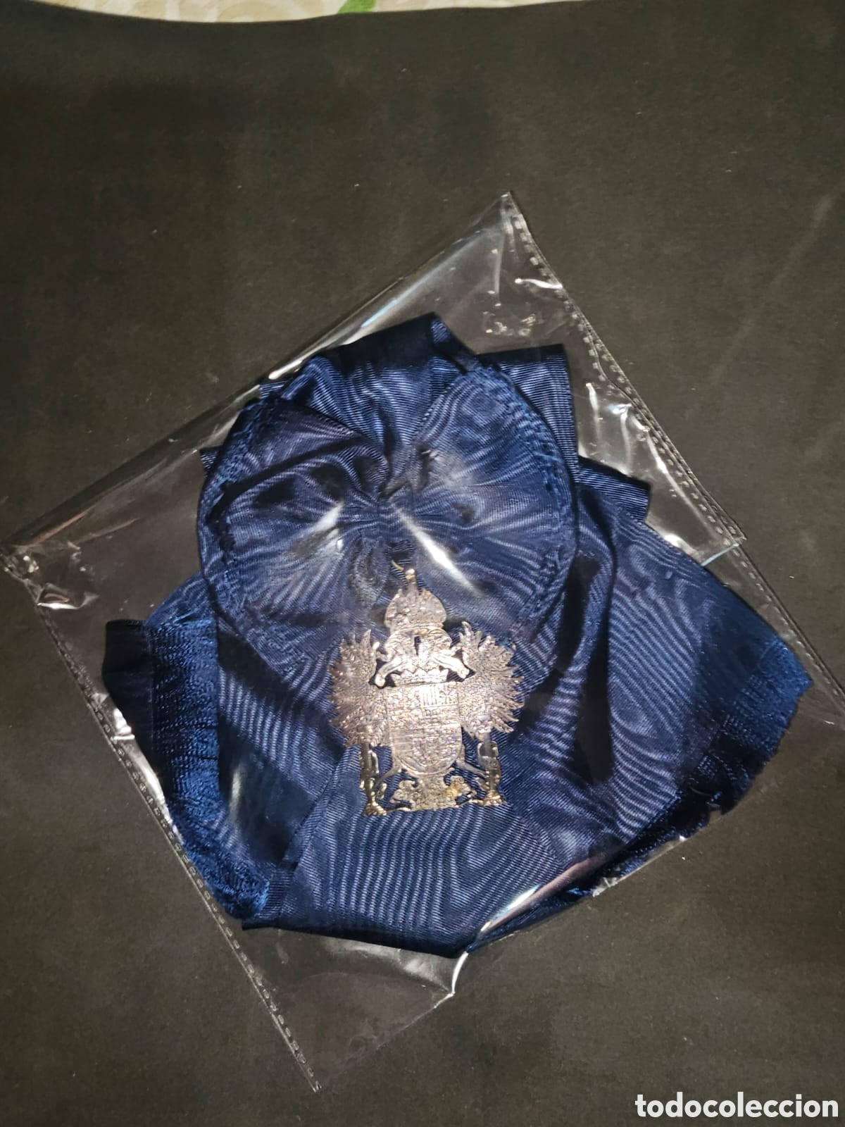 Medallas condecorativas: Banda azul con venera orden de Carlos V.