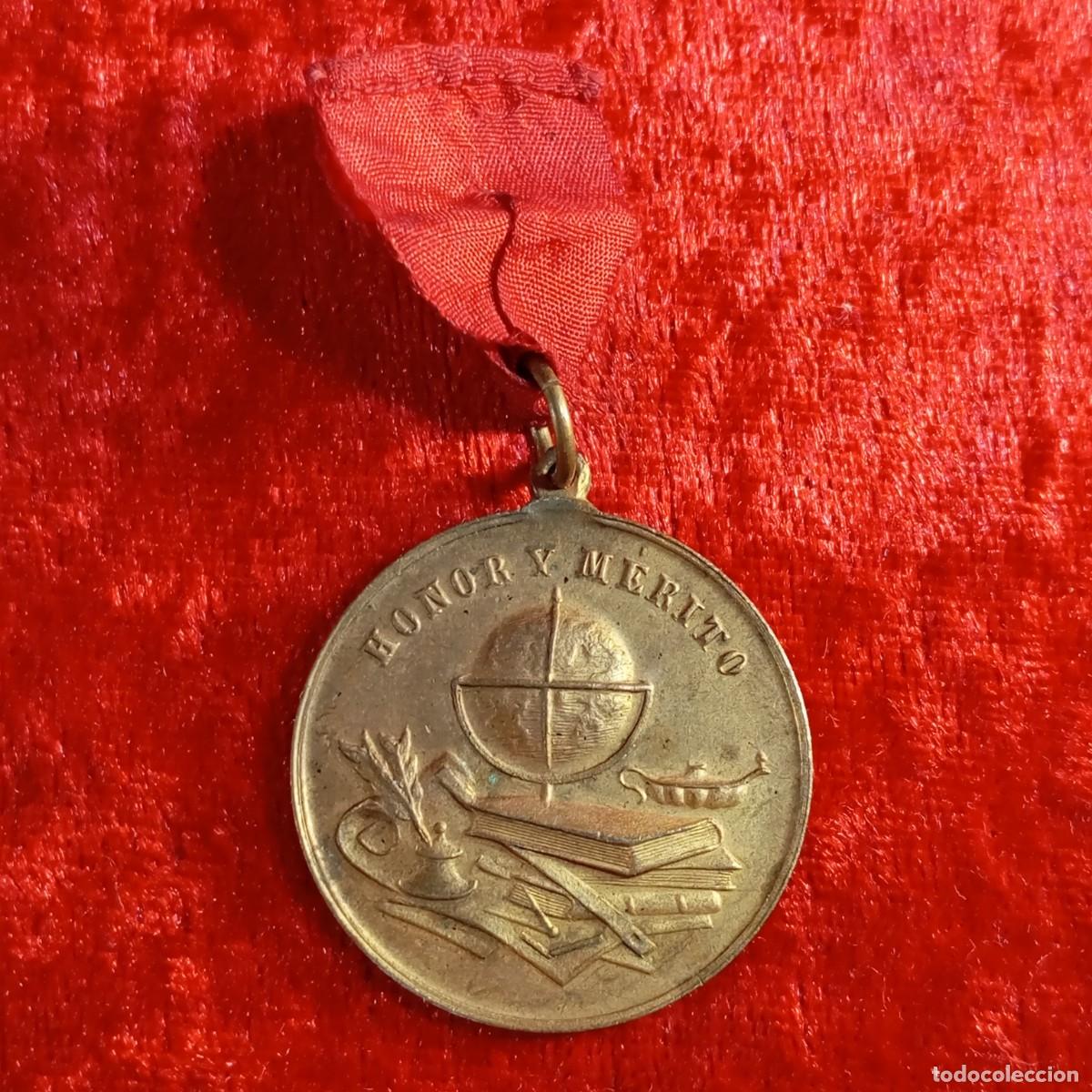 Medallas condecorativas: MEDALLA - INSIGNIA - HONOR Y M&Eacute;RITO - PREMIO A LA APLICACION - RARA / 66