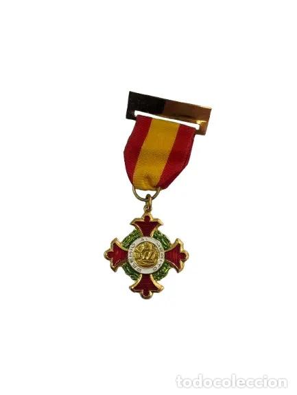 Medallas condecorativas: Medalla al M&eacute;rito en el Trabajo - Foto 2