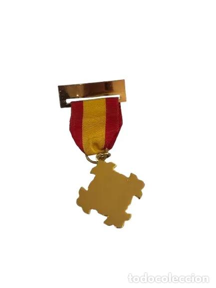 Medallas condecorativas: Medalla al M&eacute;rito en el Trabajo - Foto 3