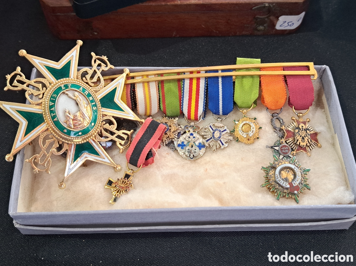 Medallas condecorativas: Medallas militares espa&ntilde;ola
