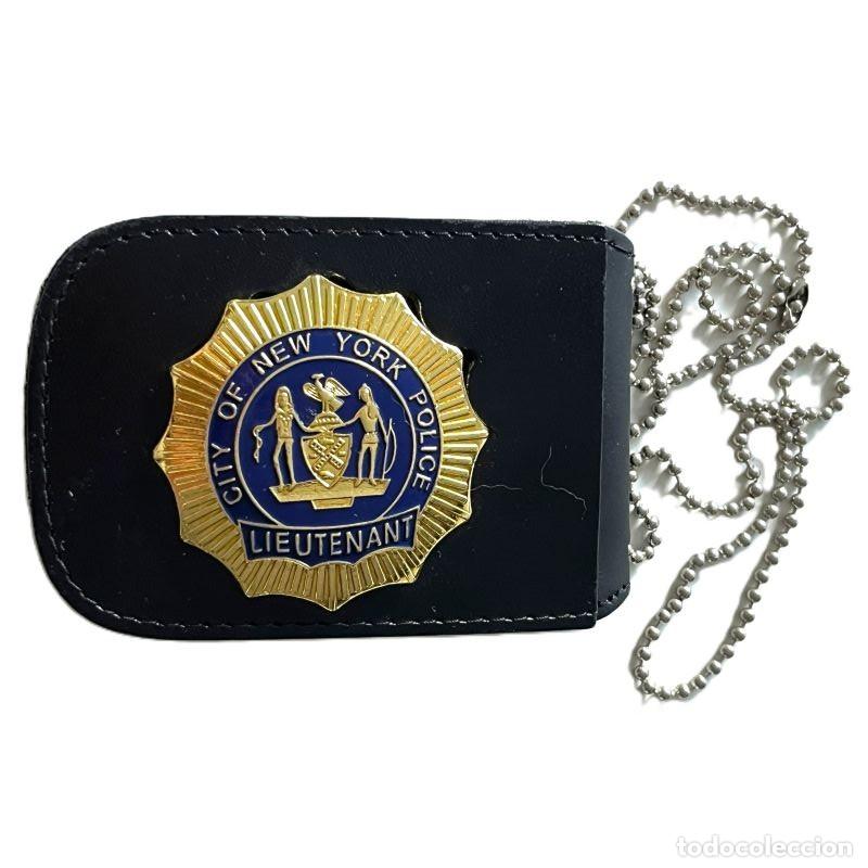 Medallas condecorativas: R&Eacute;PLICA DE PLACA NYPD, TENIENTE DETECTIVE JOHN MCCLANE (BRUCE WILLIS), PEL&Iacute;CULA LA JUNGLA DE CRISTAL