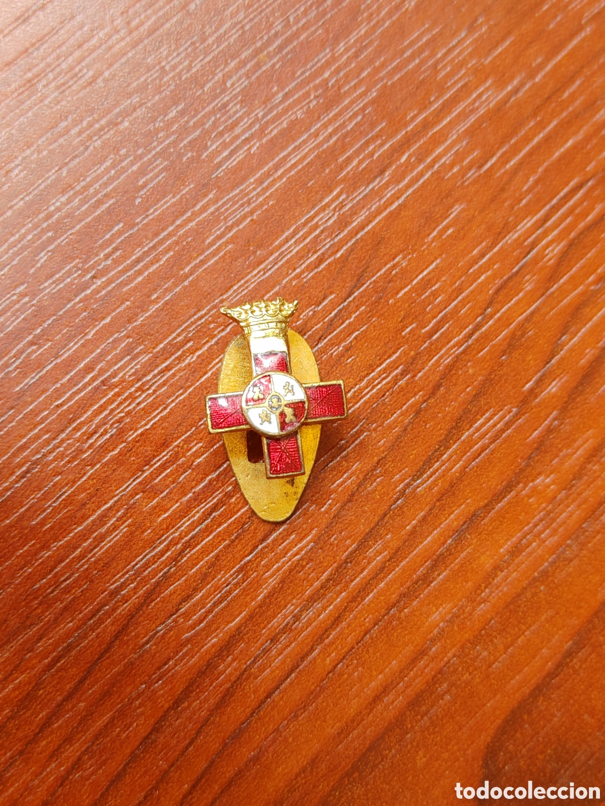 Medallas condecorativas: Dos insignias. Tema militar. - Foto 4