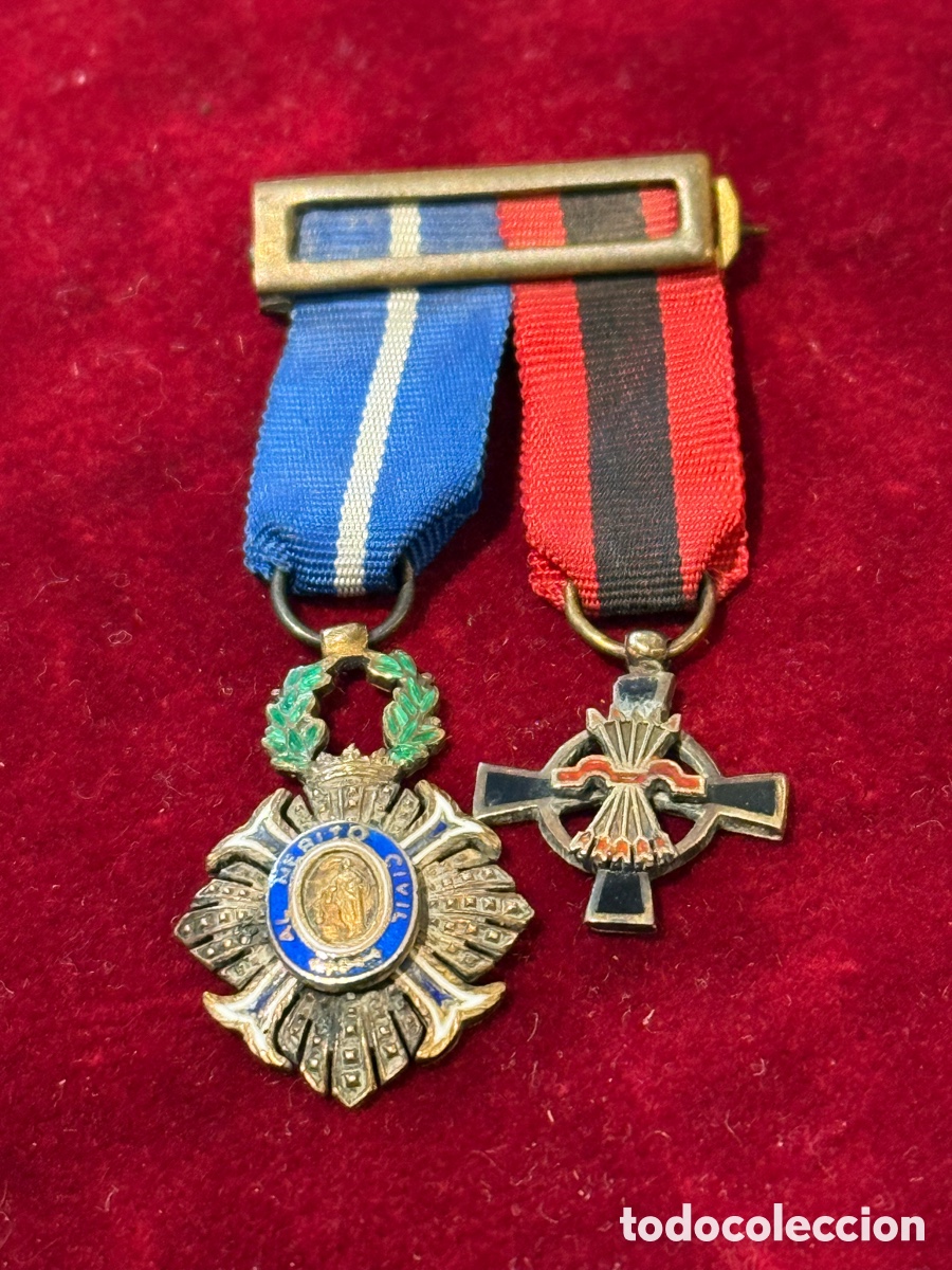 Medallas condecorativas: Pasador de Dos Condecoraciones.