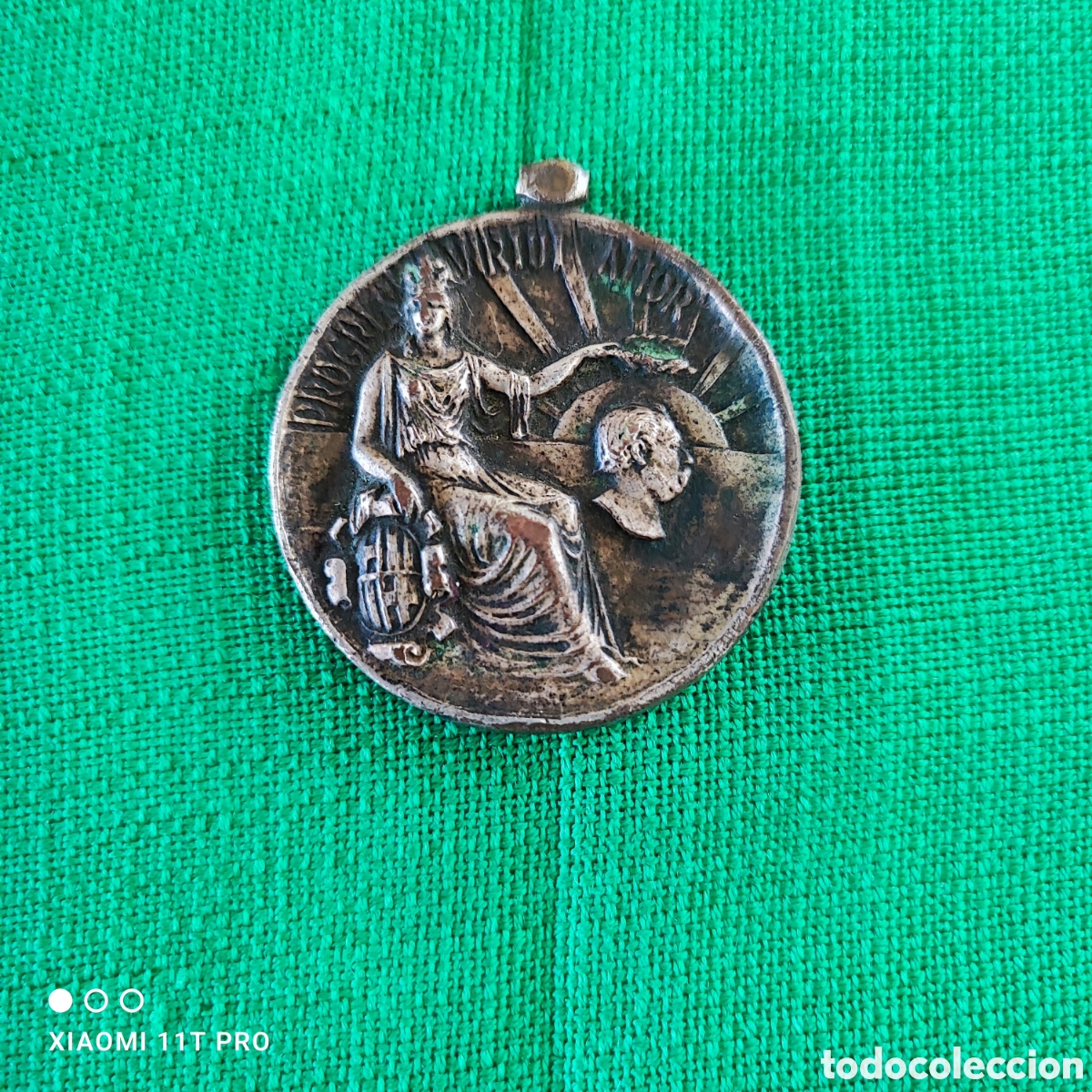 Decorations Medals: Medalla Anselmo Clav&eacute;, ajuntament de Gav&aacute;. Covos Clav&eacute;. Republica 1932.