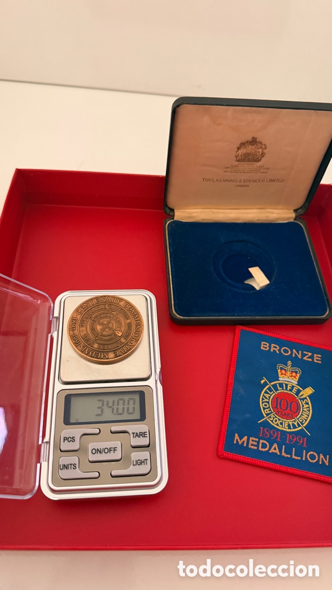 Medallas condecorativas: Medalla de bronce y un parche de tela bordado Inglaterra
