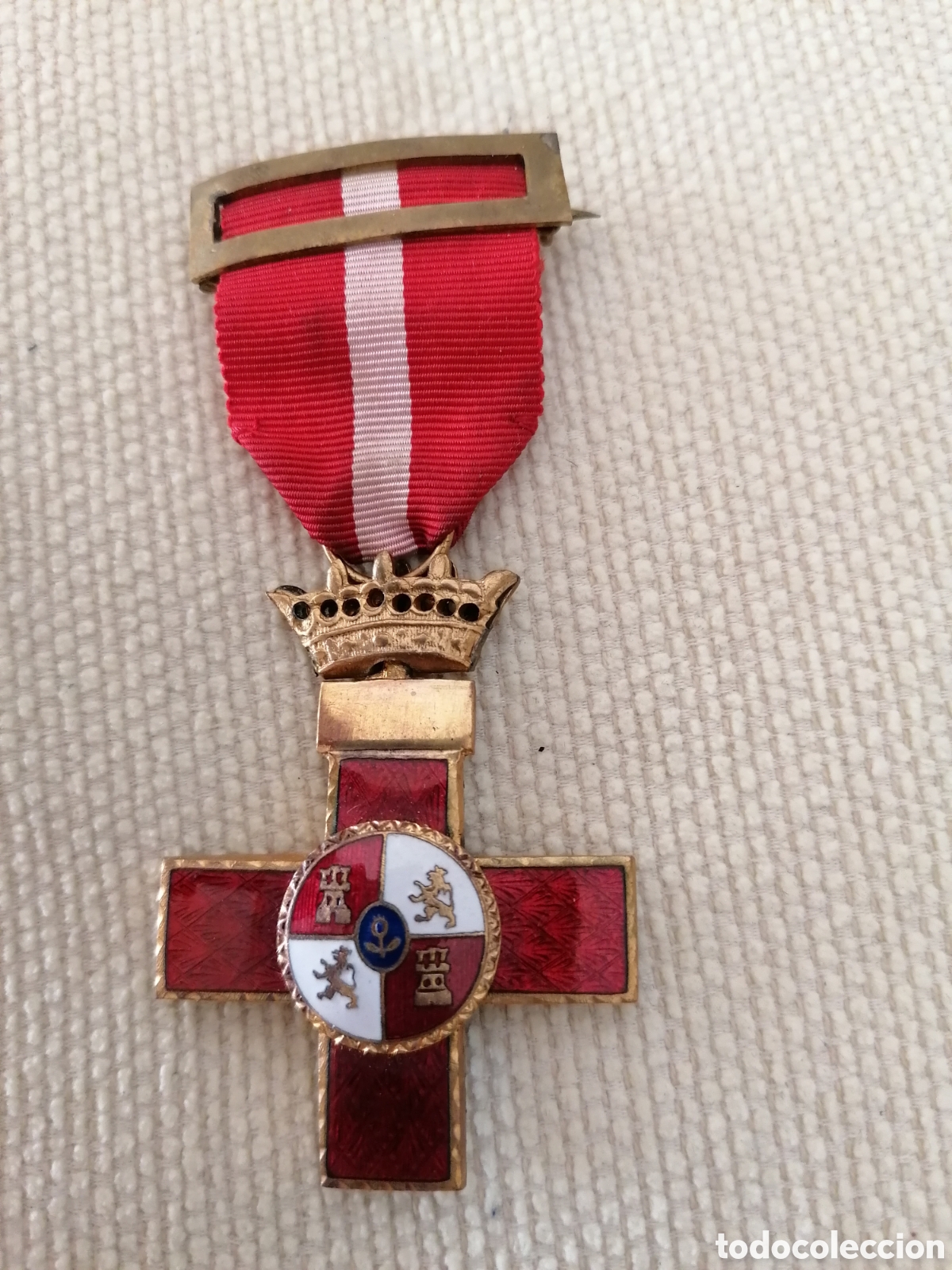 Medallas condecorativas: Cruz al m&eacute;rito militar, distintivo rojo, postguerra