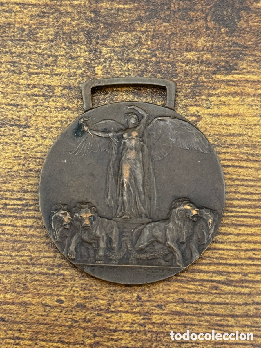 Medallas condecorativas: Medalla de la Victoria Interaliada de Italia emitida tras la Primera Guerra Mundial.