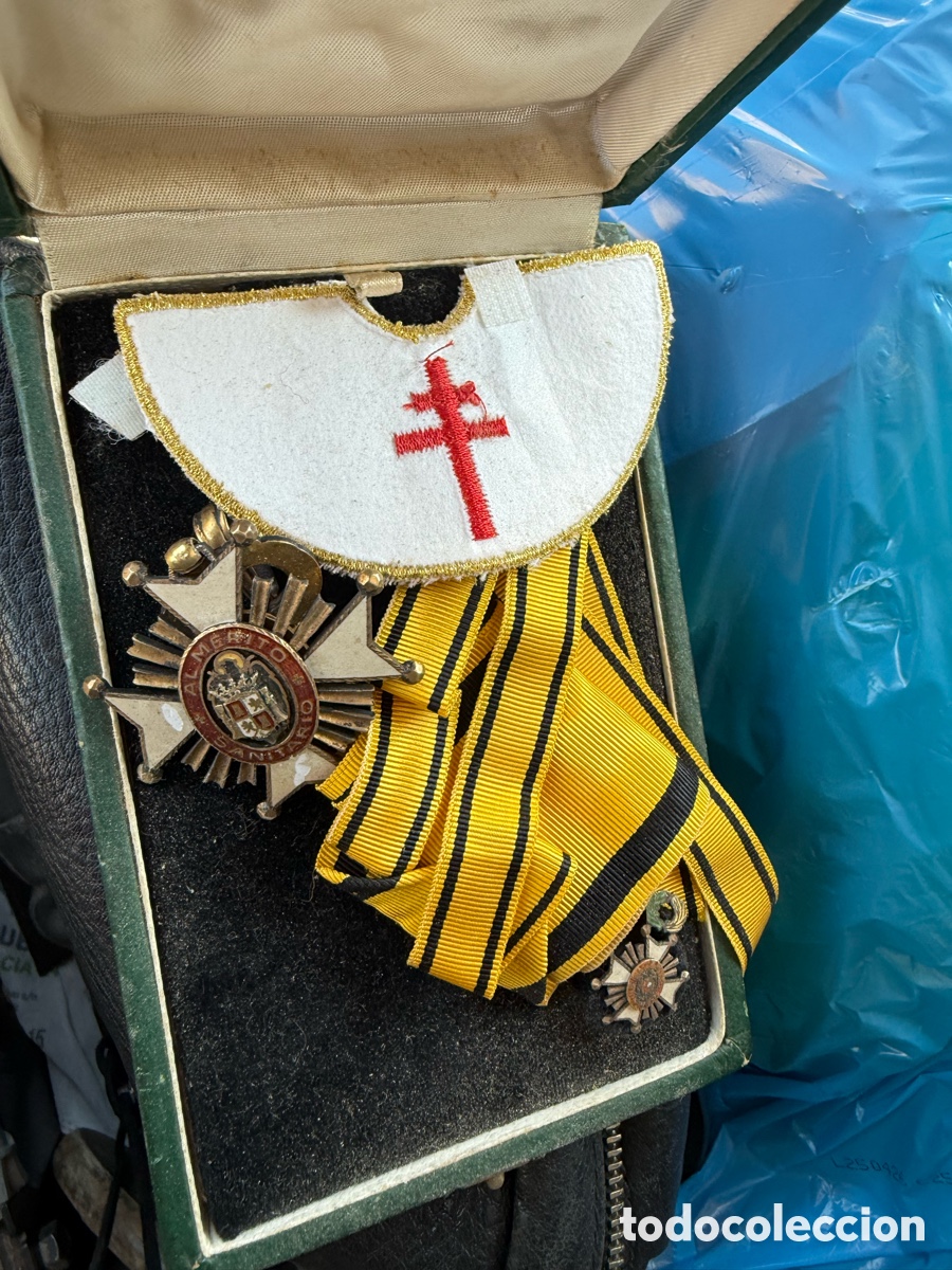 Medallas condecorativas: Medalla al merito sanitario con caja, banda&hellip;