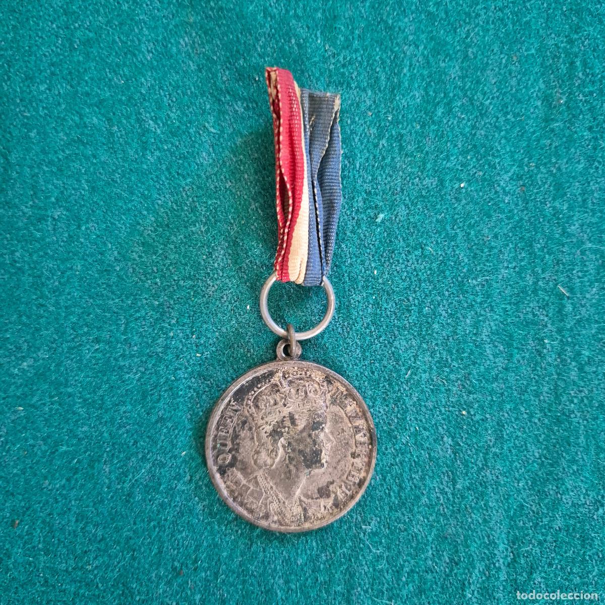 Medallas condecorativas: Queen Elizabeth II . - Foto 1