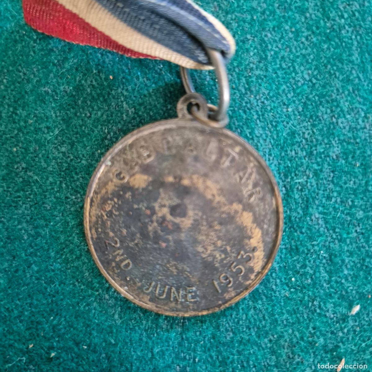 Medallas condecorativas: Queen Elizabeth II . - Foto 3