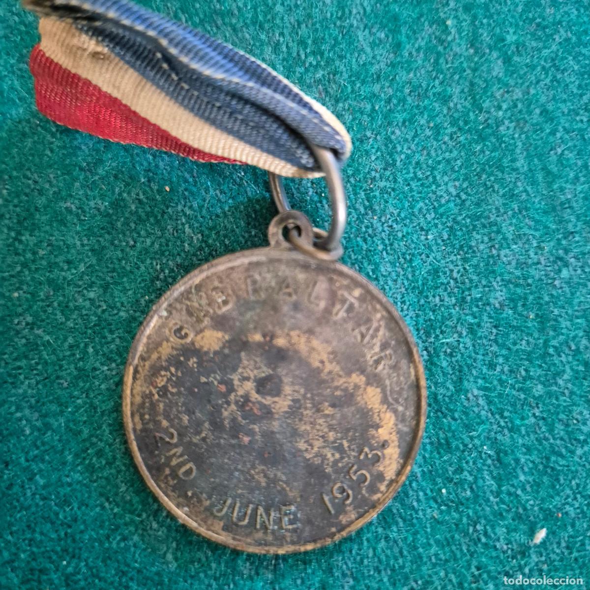 Medallas condecorativas: Queen Elizabeth II . - Foto 4