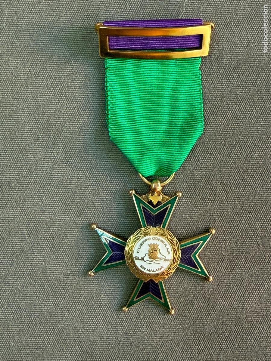 Medallas condecorativas: Medalla Cuerpo Consular en M&aacute;laga en plata de ley 925 , Cejalvo , esmaltes ,