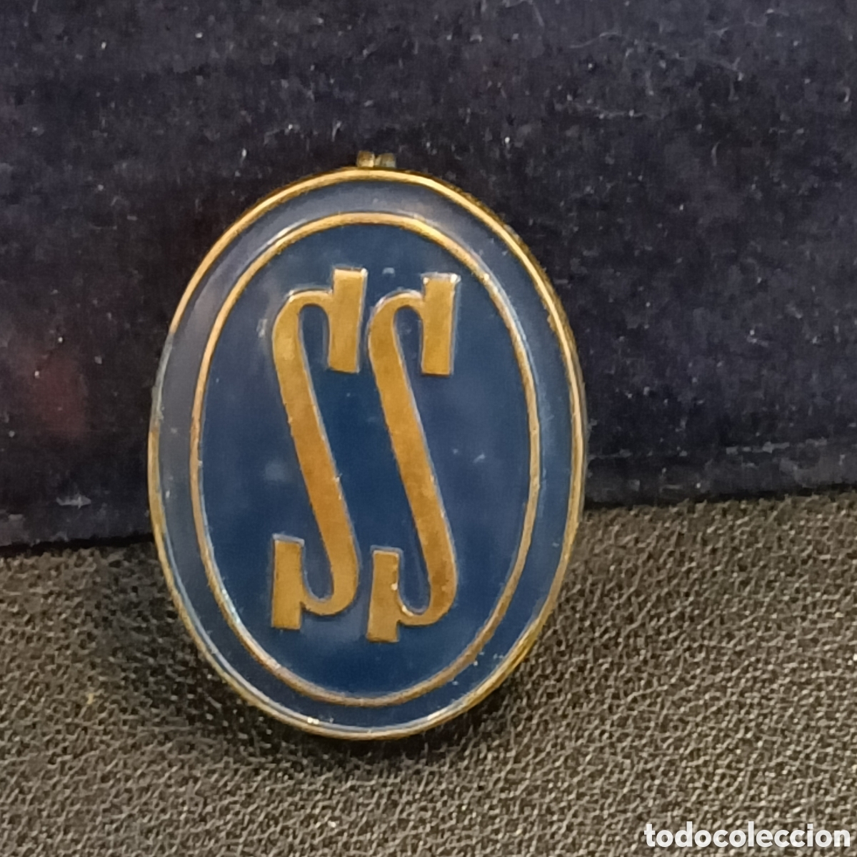 Medallas condecorativas: Alfiler de la Falange, fondo azul, servicio social.