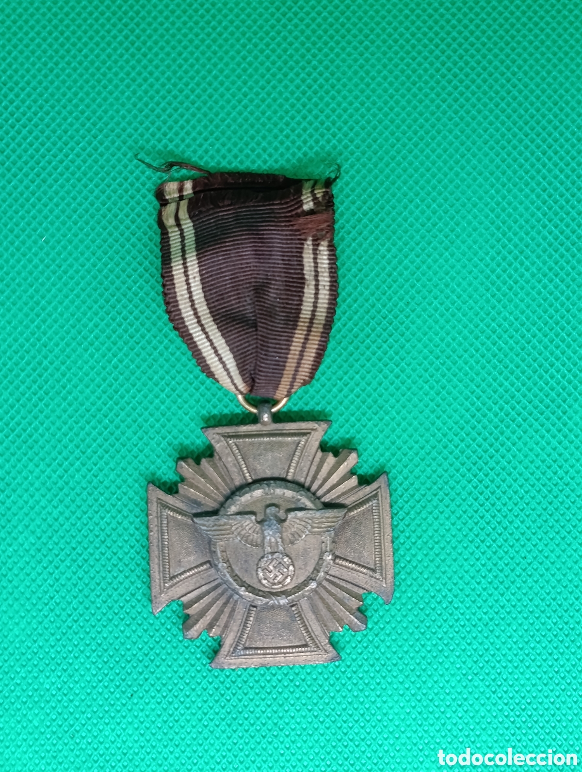 Medallas condecorativas: Cruz de Servicio NSDAP 10 A&ntilde;os (Dienstauszeichnung Bronze) - Tercer Reich / II GM - Con cinta origin