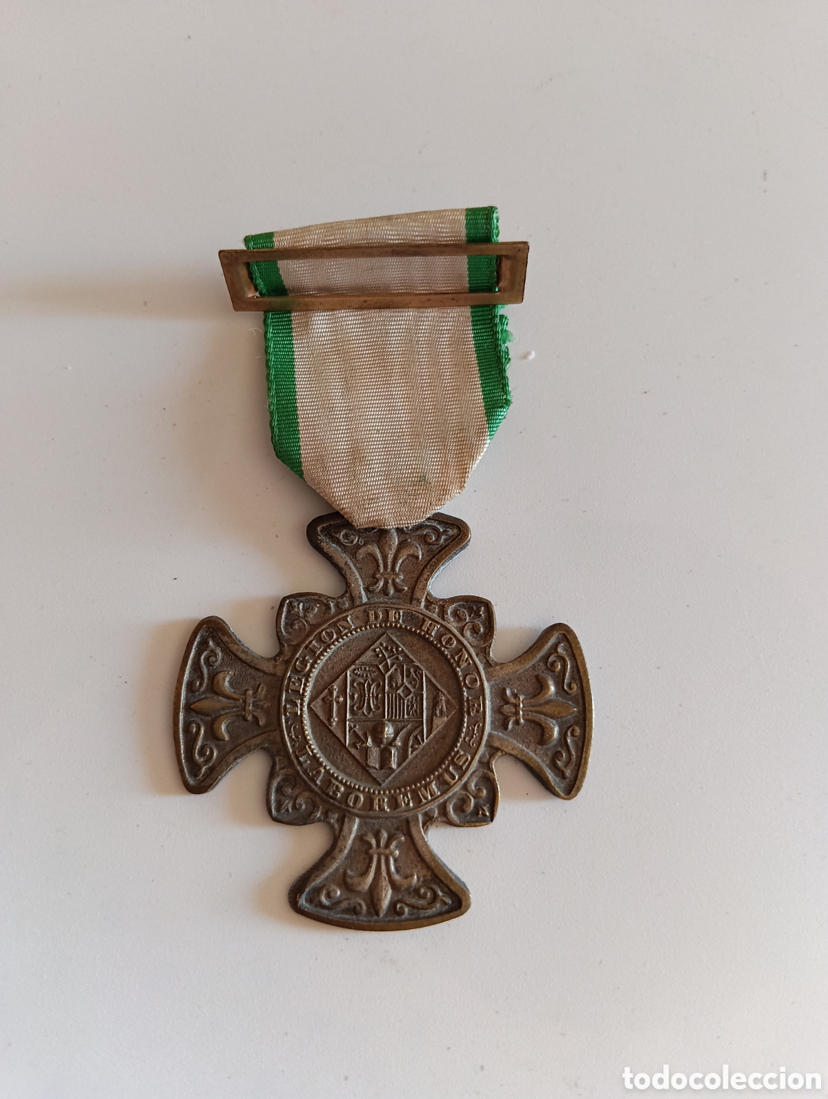Medallas condecorativas: MEDALLA LEGI&Oacute;N DE HONOR LABOREMUS HERMANOS MARISTAS