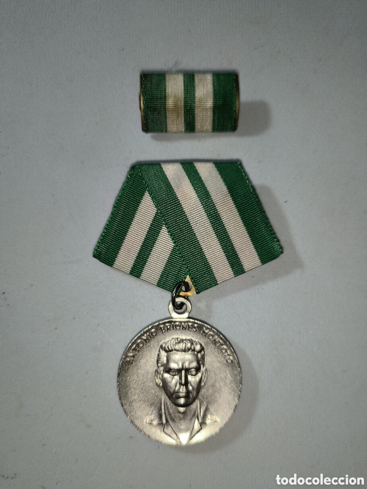 Medallas condecorativas: Cuba,medalla Antonio Briones Montoto,seguridad del estado .